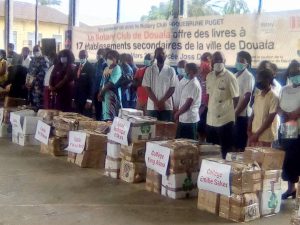 Cameroun – Douala : Rotary Club offre 27000 livres à la communauté éducative