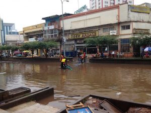 Cameroun – Inondations à l’Avenue Kennedy : Les solutions des experts de « The Benefactors »