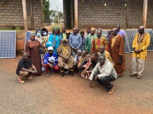 Cameroun – Énergie solaire : Ségolène Royale installe des centrales solaires dans les 13 chefferies supérieures du Ndé.