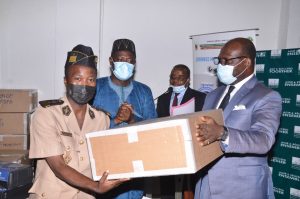 Cameroun – Préservation de la couche d’ozone : Hele Pierre offre les équipements de 100 millions à Douala.