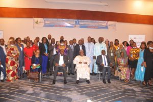 Cameroun – lutte contre la mortalité maternelle et périnatale : Plus de 4000 femmes meurent en donnant la vie. Manaouda Malachie met en place un système de réduction et de gestion de ces incidents.