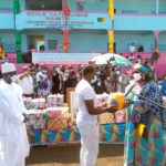 CERAC – Geste de coeur de Chantal Biya aux populations de Bayangam.