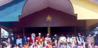 Arbre de Noël 2021 dans le Ndé : Ketcha Courtès offre des milliers de jouets aux enfants.