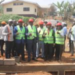 Cameroun – Lycée technique de Batié : Honorable Fongang offre un bâtiment de deux salles de classes.