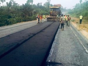 Cameroun – Bitumage de l&rsquo;axe Douala – Bonépoupa – Yabassi : Les populations du Nkam en colère contre l&rsquo;entreprise Encobat.