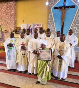 Cameroon – NJINIKOM NORTH WEST : Mama Veronica Nkeni Muh celebrates 90th birthday, lavishes Parishioners with gifts