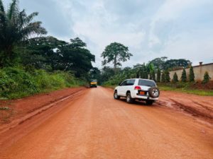 Cameroun – Entretien des routes en terre dans le Haut-Nyong : Livraison des travaux sur l&rsquo;axe Abong-Mbang – Ampel.