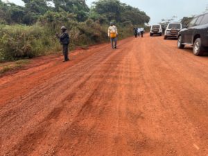 Cameroun – Entretien périodique de la route en terre Ngoura II – Ndélélé – Yola – Gari Gombo – Yokadouma : Le voyage passe de 12h à 2h30 pour les 155,5 km.