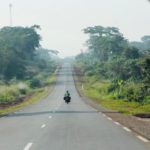 Cameroun – Construction de la route Akokan – Batouri : déjà 36 km bitumés sur les 45 km.