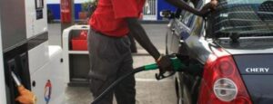 Cameroun – Pénurie de Carburant : Paul Biya en sapeur pompier dit non à la hausse des prix à la pompe.