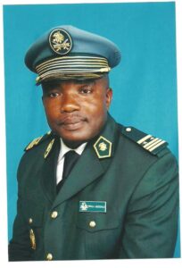 Cameroun-Tribune libre du prêtre philosophe Jean Armel Bissi sur les 32 années sous les drapeaux du journaliste colonel EWALA ABESSOLO.