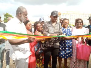Cameroun – Première édition de la foire aux poissons : Le maire Yoki Onana parraine l&rsquo;événement.