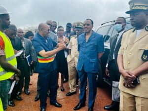 Cameroun – Chantiers routiers à Sangmelima : Emmanuel Nganou Djoumessi y veille personnellement.