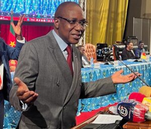 Cameroun : Clôture de la Conférence Médicale Nationale 2022 : Un standing ovation au Dr Manaouda Malachie.