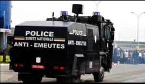 Cameroun – Dédicace du nouvel ouvrage du commissaire divisionnaire Dr Nith Pierre : Pour une police moderne et citoyenne.