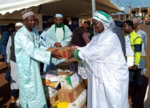 Cameroun – Ramadan 2023 : La charité renouvelée de Célestine Ketcha Courtès à l&rsquo;endroit de la communauté musulmane du Ndé.