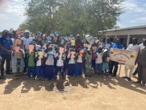 Cameroun – Solidarité nationale : L&rsquo;association ASSEERZOBAM au chevet des écoliers victimes de Boko Haram.