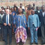 Cameroun – Conférence internationale sur le climat : Célestine Ketcha Courtès reçoit la Feuille de route sur l’habitat durable en Afrique.