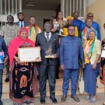 Cameroun – Grand Prix Standing Ovation National : Le Ministre Mounouna Foutsou obtient la distinction.