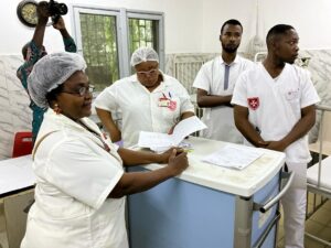 Coopération médicale Cameroun – France : L&rsquo;Hôpital Saint Jean de Malte de Njombé entièrement rénové et équipé.