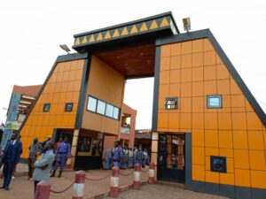 Cameroun – Exécution du Programme C2D Urbain à Bafoussam : S.E. Thierry Marchand satisfait de la qualité des infrastructures réalisées.