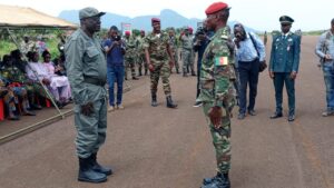 Cameroun – Formation militaire des éducateurs civiques : Mounouna Foutsou reçu par le Bataillon des Troupes Aéroportées de Koutaba.