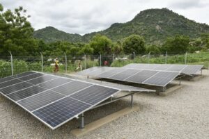 Cameroun – Énergie Solaire photovoltaïque : Cavaye Yéguié Djibril inaugure la Centrale de Mada kolkoch.