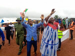 Cameroun – Ndé Festi-Foot Paul Biya 2024 : L’équipe de Bazou remporte le trophée.
