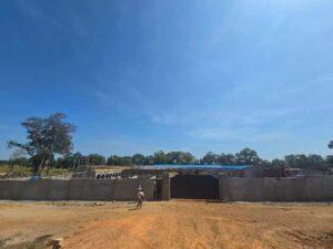 Cameroun – Construction de la route Guidjiba – Tapare : La base-vie de l&rsquo;entreprise prend forme.