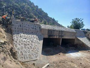 Cameroun – Reconstruction de la Section Mora – Tchakamari : La pose de la couche de base est quasiment achevée.