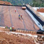 Cameroun – Falaise de Dschang : CFHEC concentrée de jour et de nuit sur les dalots et la voie de contournement.