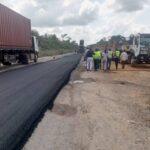 Cameroun – Route Edéa-Kribi : à l’épreuve d’un entretien d’urgence sans ressource et l’attente d’une contractualisation pour la réhabilitation de l’itinéraire.