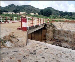 Cameroun – Département du Koung-Khi: les travaux de construction d&rsquo;un dalot double et de réhabilitation de deux ponts définitifs sont réceptionnés.