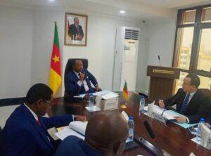 Cameroun – Reconstruction de la route Ngaoundéré–Garoua (242 km) : le MINTP précise les priorités sur les options techniques et met l&rsquo;accent sur le traitement des nids-de-poule.