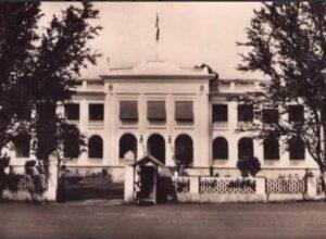 Cameroun – 9 Juin 1975 : Instauration du poste de Premier Ministre.
