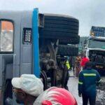 Cameroun – Accident sur l&rsquo;axe Édéa-Kribi : Un conteneur bascule et bloqué la circulation.