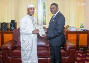 Cameroun – Le Ministre d&rsquo;État tchadien Dr Abdoulaye Sabre Fadoul transmet un pli fermé du Président Mahamat Idriss Déby Itno à Yaoundé.