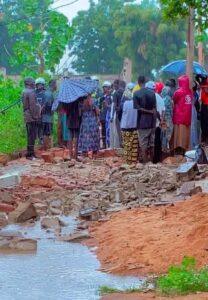Cameroun – Pluies torrentielles à Garoua : L&rsquo;effondrement d&rsquo;un mur d&rsquo;habitation fait un mort à Ngalbidje.