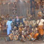 Cameroun – Tournée diplomatique : L&rsquo;Ambassadeur d&rsquo;Allemagne en visite à la Chefferie de Batoufam.