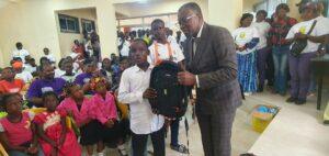 Cameroun – Commune de Douala 3e : Des kits scolaires pour 1000 enfants vulnérables.