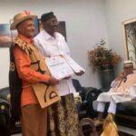 Cameroun – Commandement traditionnel : Le Ministre Pierre Moukoko Mbonjo désigné chef de bloc à Yaoundé.