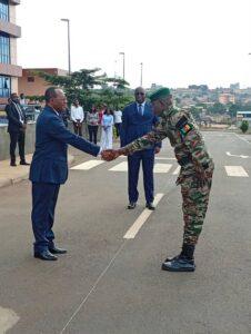 Cameroun – Patriotisme exemplaire : Levée des couleurs au Ministère des Travaux publics.