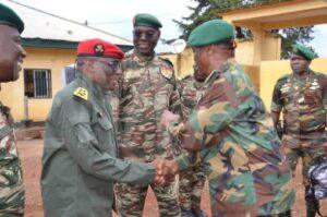 Cameroun – RMIA 5 : Le Général Saly Mohamadou en inspection à Bamenda.