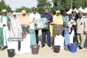 Cameroun – Extrême-Nord : Dons présidentiels à Waza.